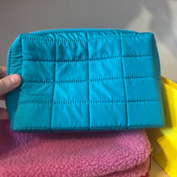 Lot of three collectible Sephora cosmetic bags with a Supergoop bag bonus NWT - Picture 6 of 10